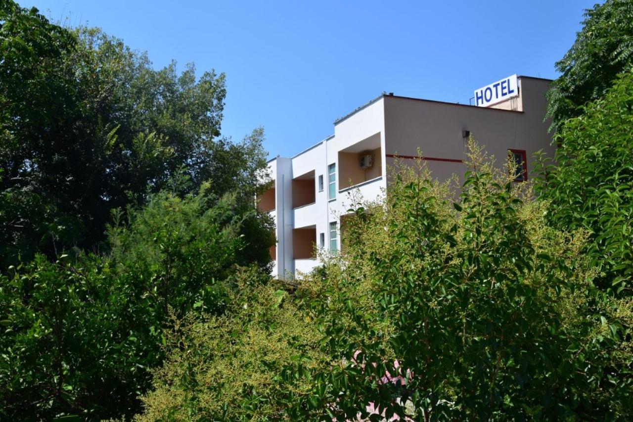 Hotel Ceka Durres Bagian luar foto